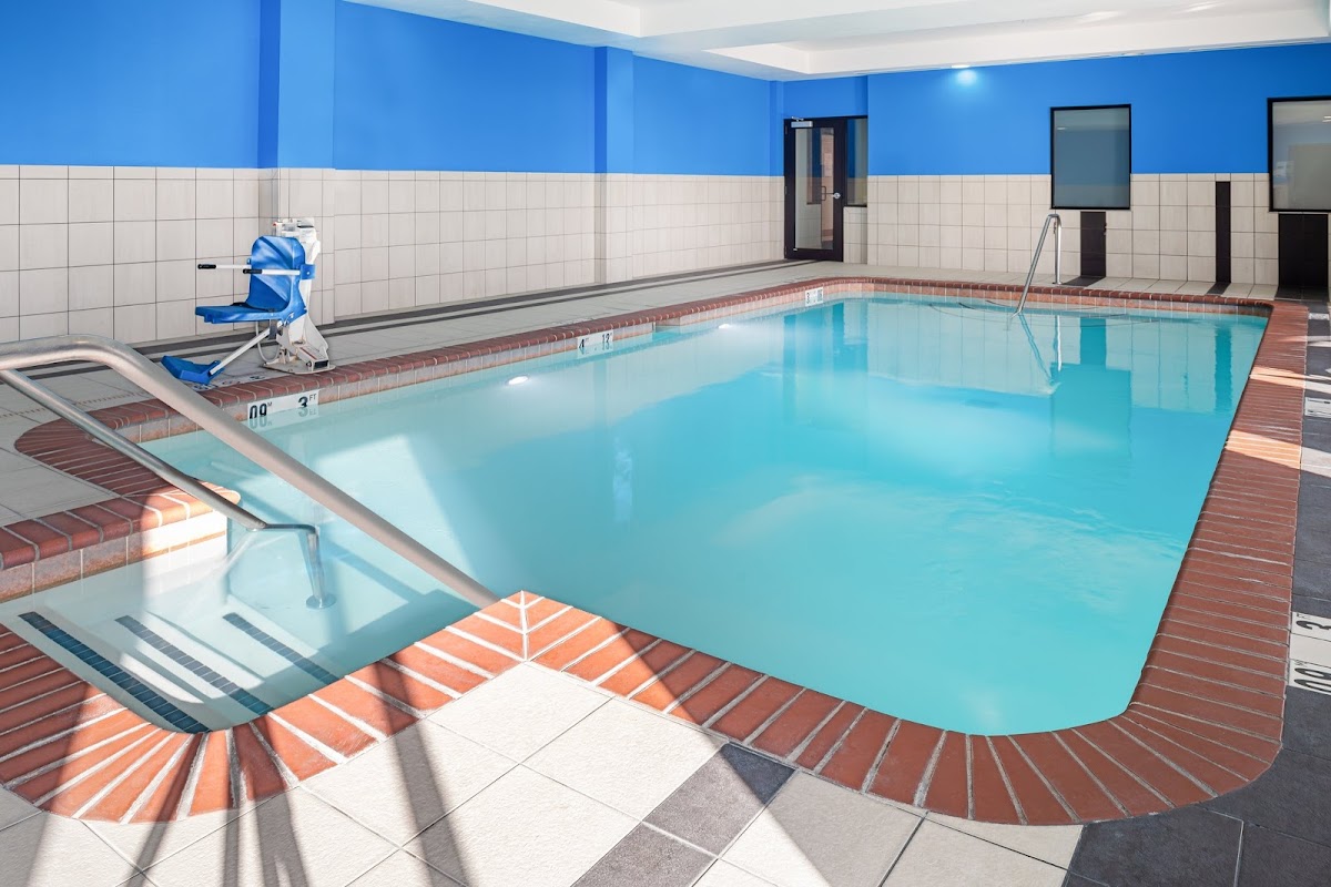 Holiday Inn Express & Suites Columbus Edinburgh by IHG photo 3
