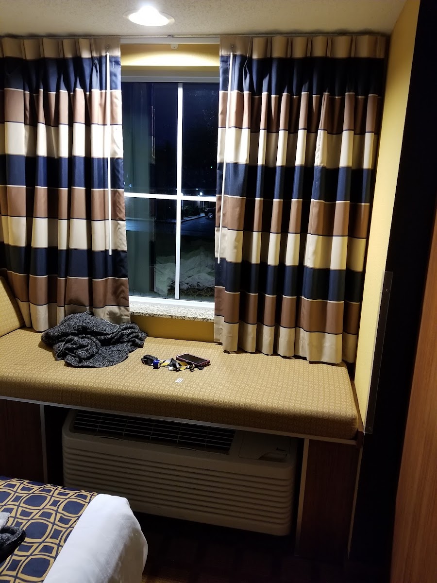 Microtel Inn & Suites by Wyndham Keyser photo 3