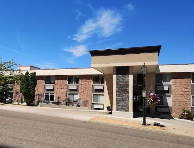 Medicine Hat Villa
