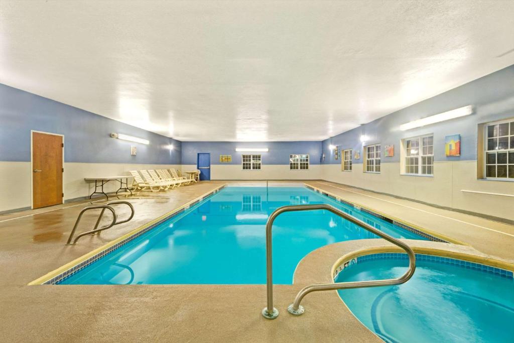 Microtel Inn & Suites by Wyndham York photo 3