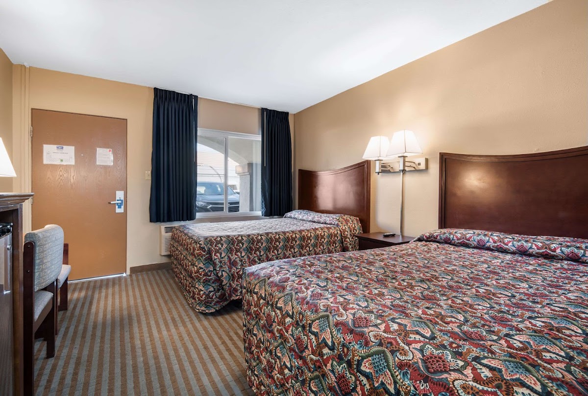 Rodeway Inn Regalodge photo 2