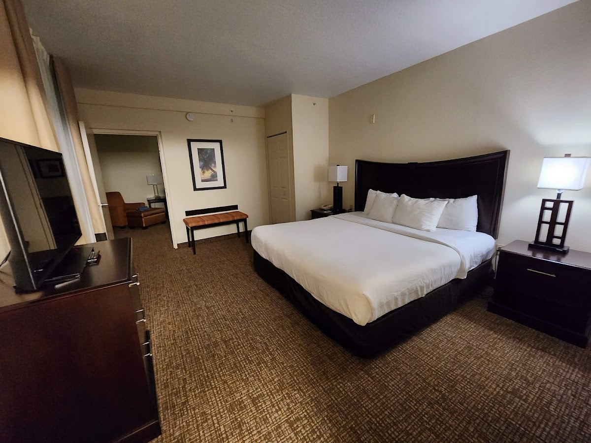 Comfort Suites Maingate East photo 2