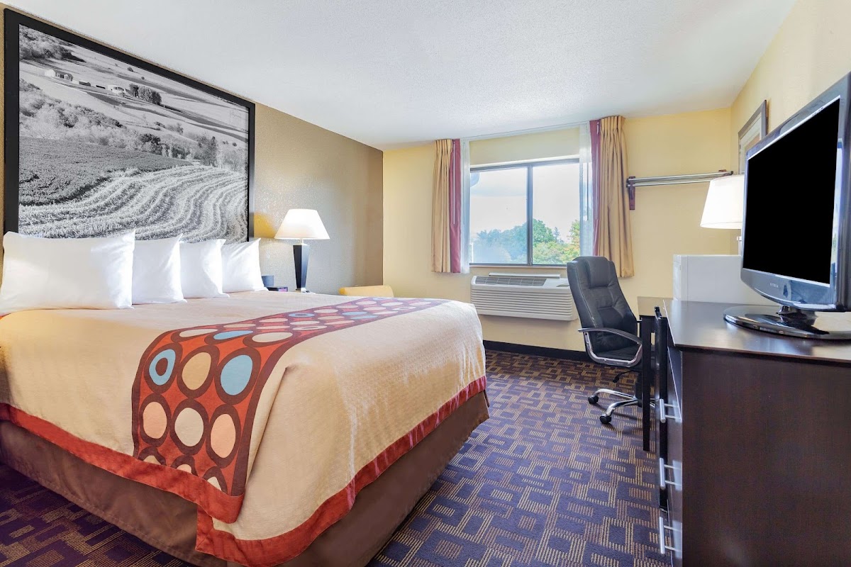 Super 8 by Wyndham Decorah photo 2