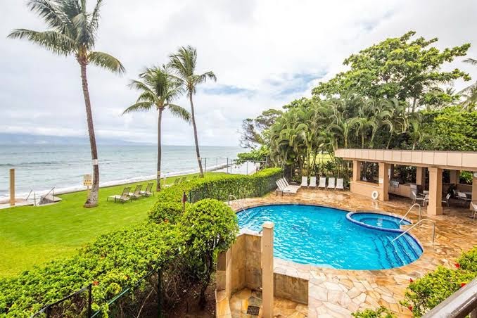 Aston Paki Maui photo 3
