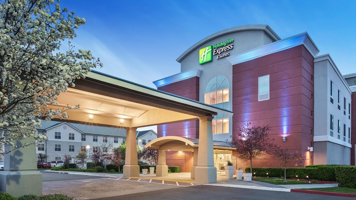 Holiday Inn Express & Suites Sacramento Airport Natomas by IHG