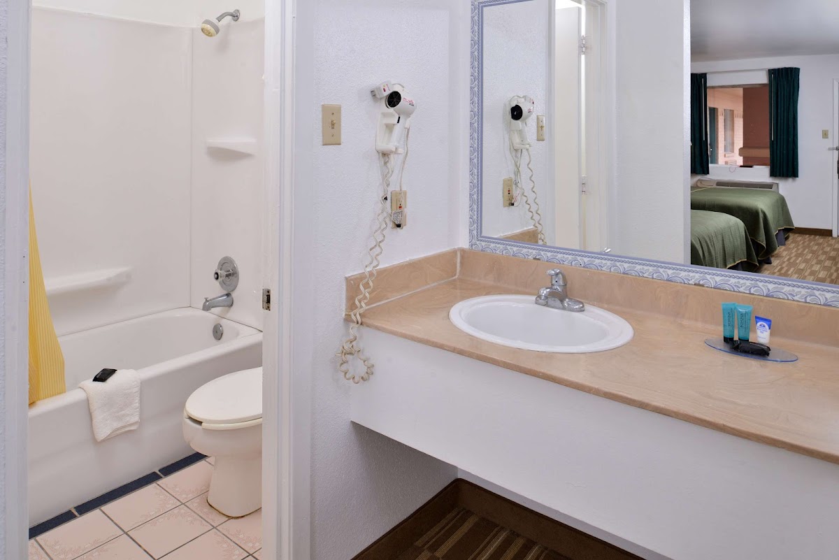 Americas Best Value Inn Clute Lake Jackson photo 3
