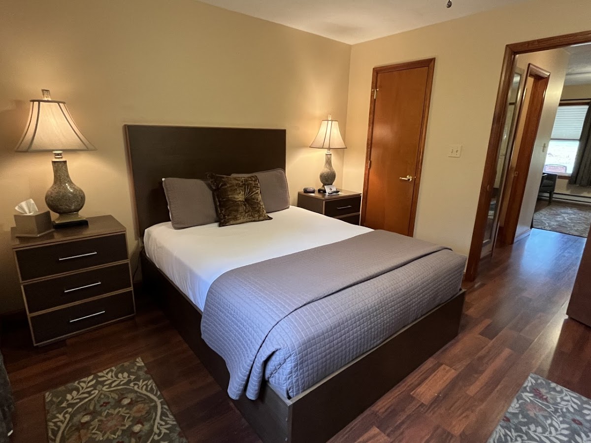 Woodfield Manor photo 2