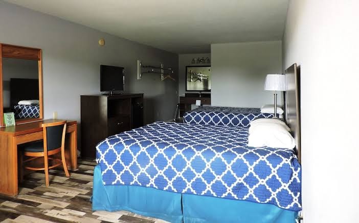Riata Inn photo 2