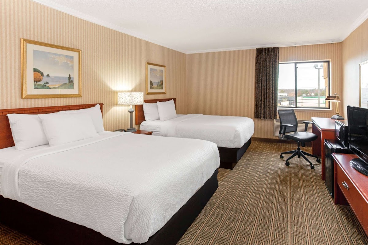 La Quinta Inn & Suites by Wyndham Stevens Point photo 2