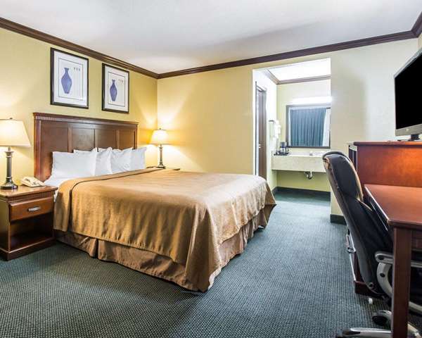 Quality Inn San Diego I-5 Naval Base photo 2