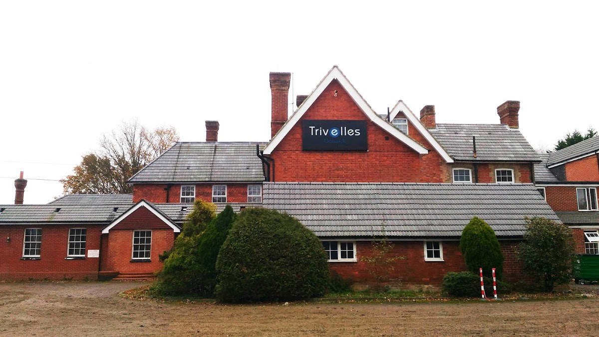 Trivelles Gatwick hotel & airport parking photo 3