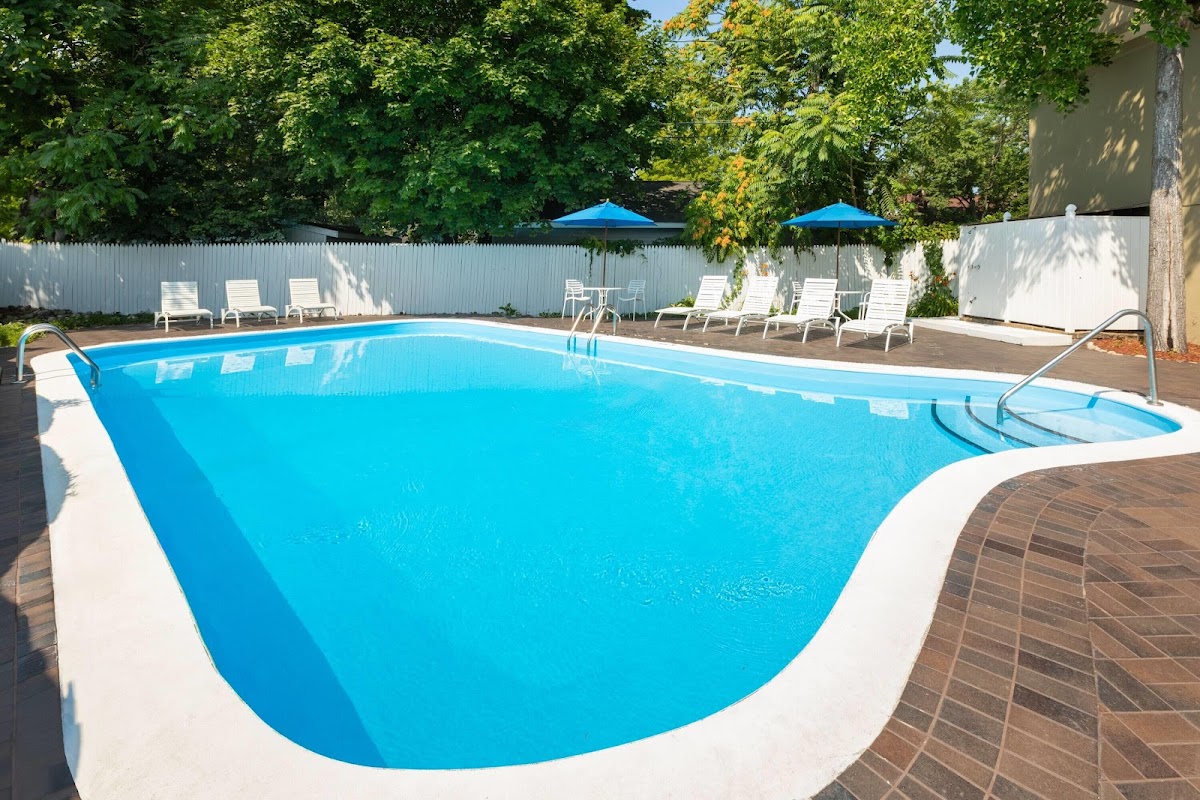 Super 8 by Wyndham Traverse City photo 3