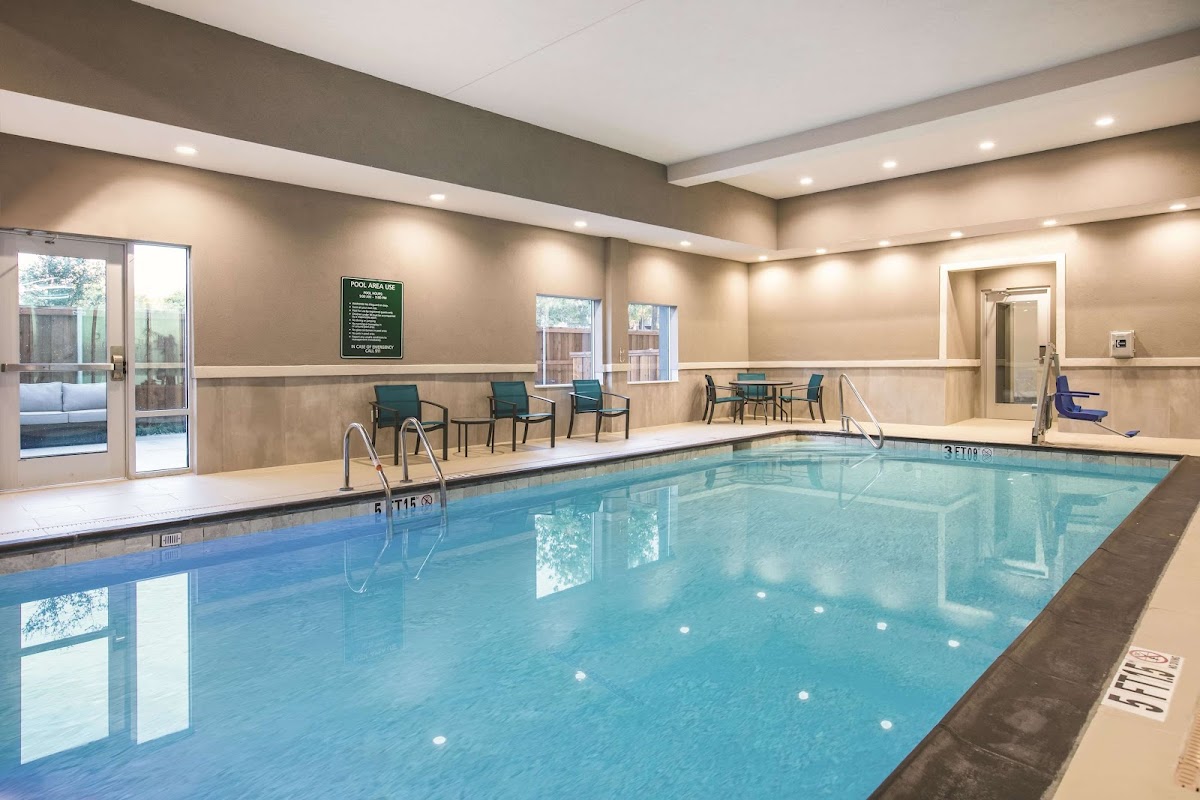 La Quinta Inn & Suites by Wyndham Dallas - Richardson photo 3