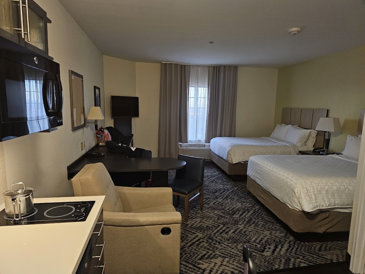 Candlewood Suites Building 44420 photo 2