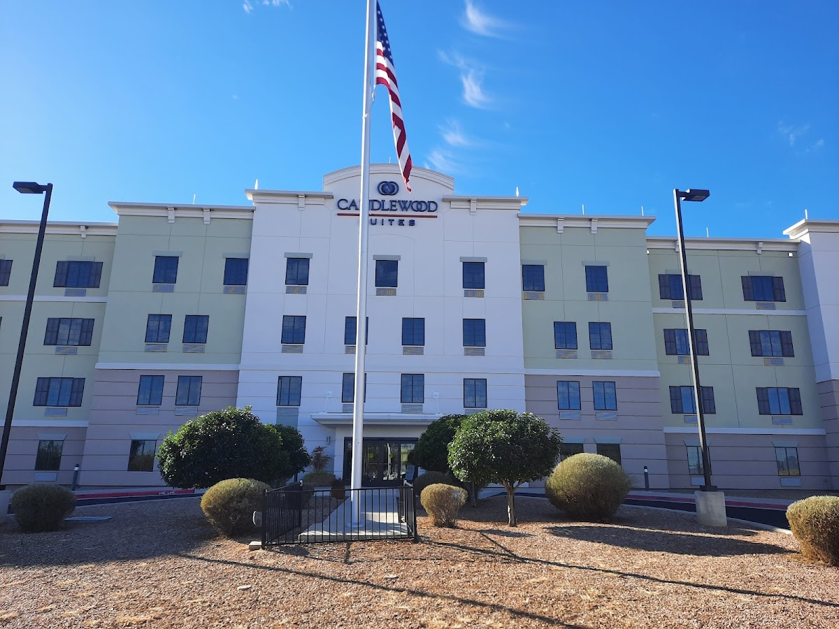 Candlewood Suites Building 44420 photo 3