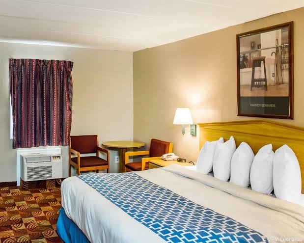 Econo Lodge Franklin - Springboro photo 3
