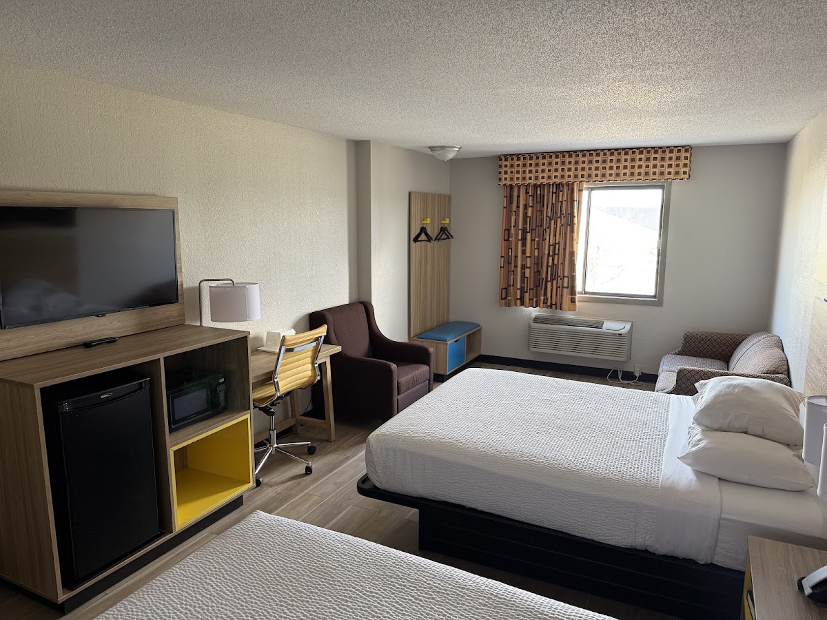 Days Inn by Wyndham Muncie -Ball State University photo 2