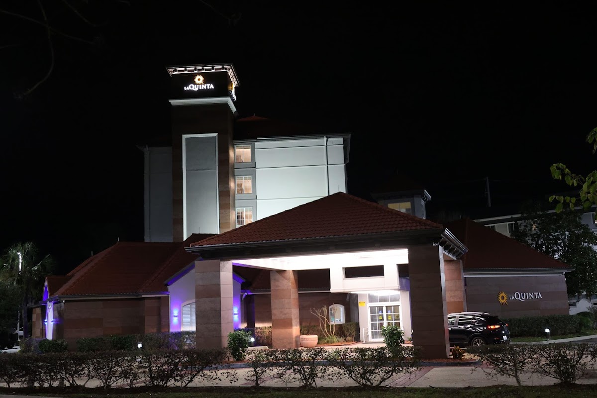 La Quinta Inn & Suites by Wyndham Ocala photo 2