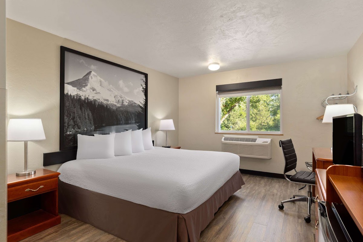 Super 8 by Wyndham Roseburg photo 2
