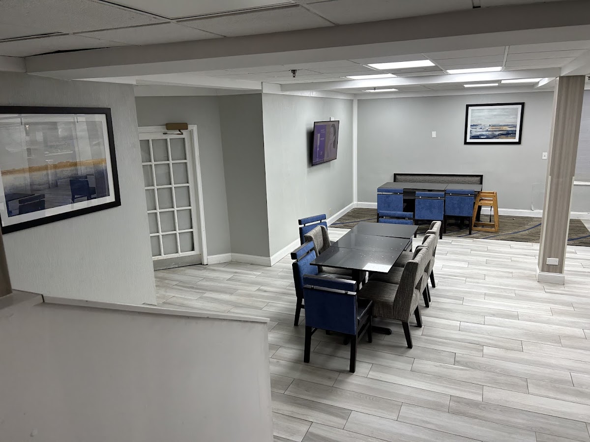 La Quinta Inn & Suites by Wyndham Atlanta Airport South photo 3