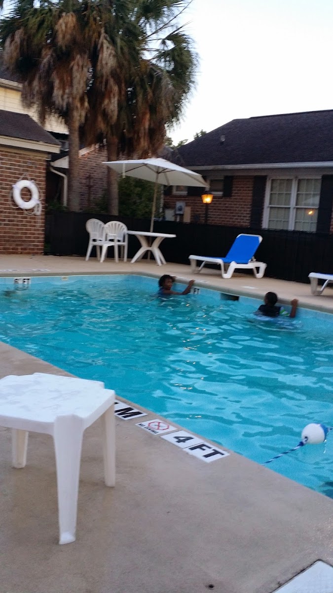 Crossroads Inn and Suites photo 2