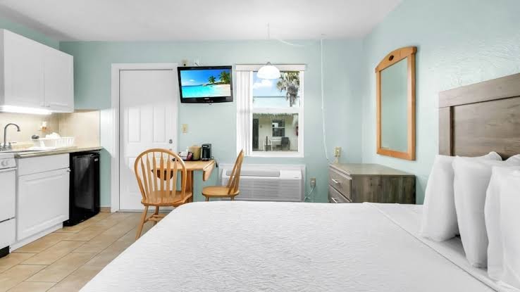 Ocean Court Beachfront Hotel photo 2