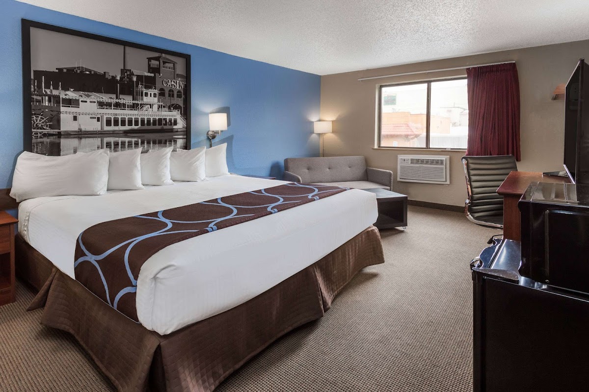 Super 8 by Wyndham Dubuque photo 2