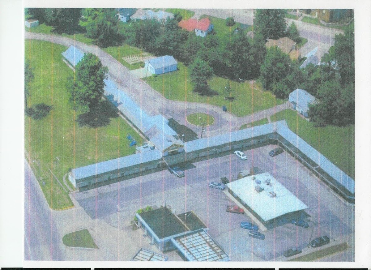 Carmi Motel photo 2