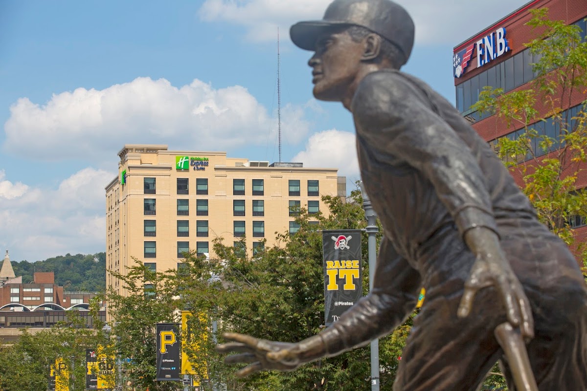 Holiday Inn Express & Suites Pittsburgh North Shore by IHG