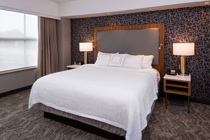 Holiday Inn Express & Suites Pittsburgh North Shore by IHG photo 2