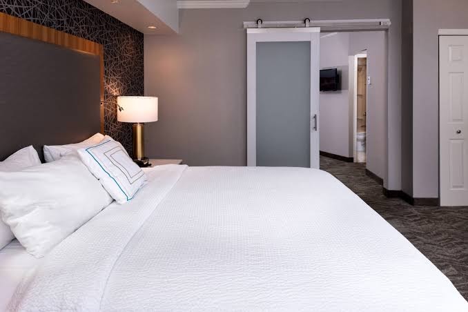 Holiday Inn Express & Suites Pittsburgh North Shore by IHG photo 3