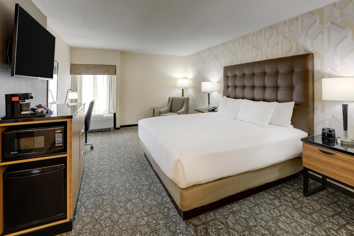 Drury Inn & Suites Birmingham Lakeshore Drive photo 2