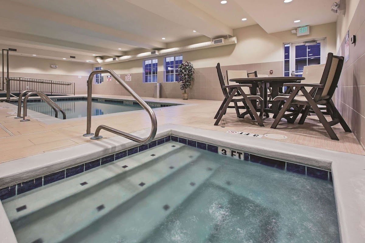 La Quinta Inn & Suites by Wyndham Lancaster photo 3