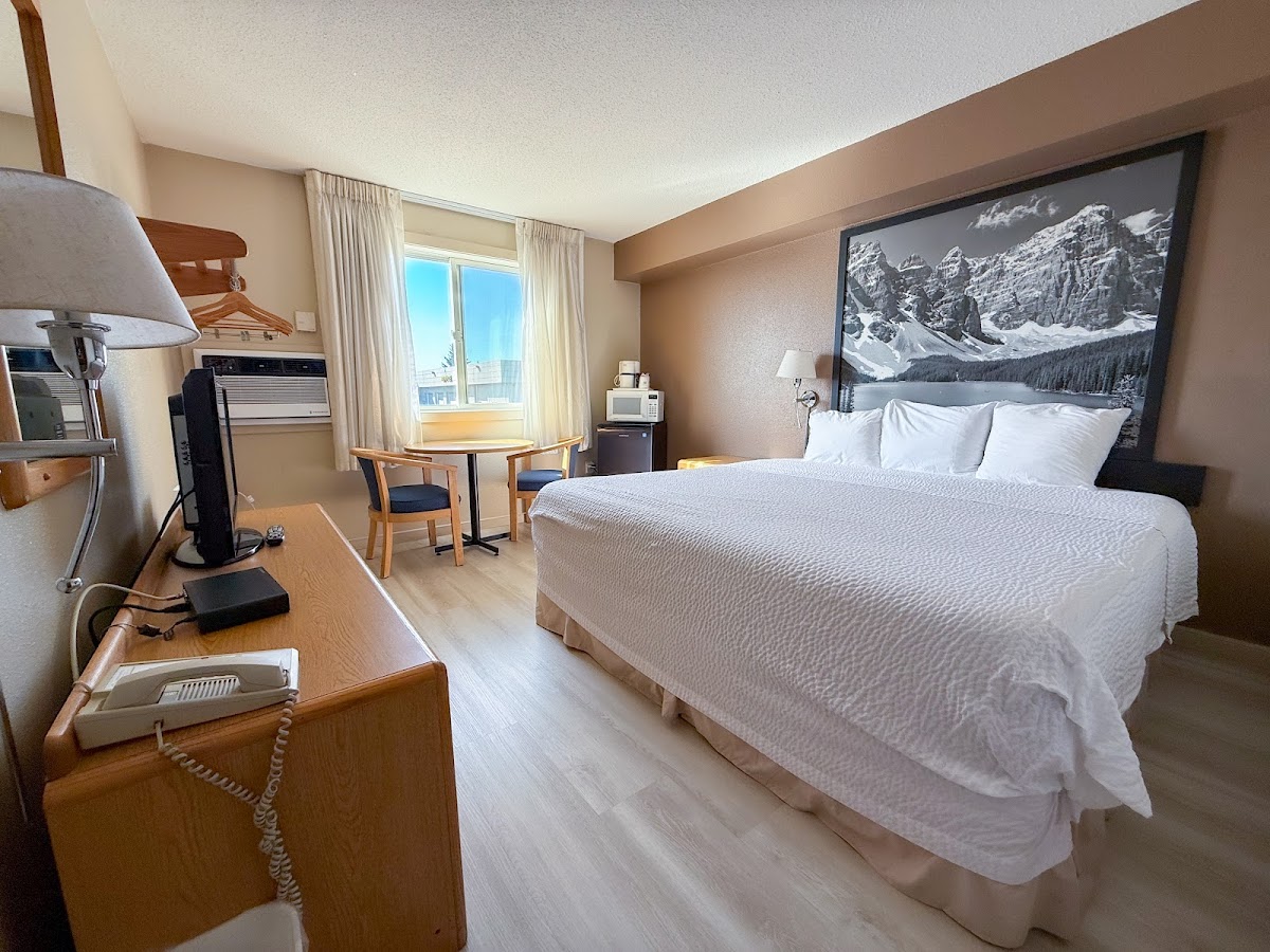 Super 8 by Wyndham Medicine Hat AB photo 2