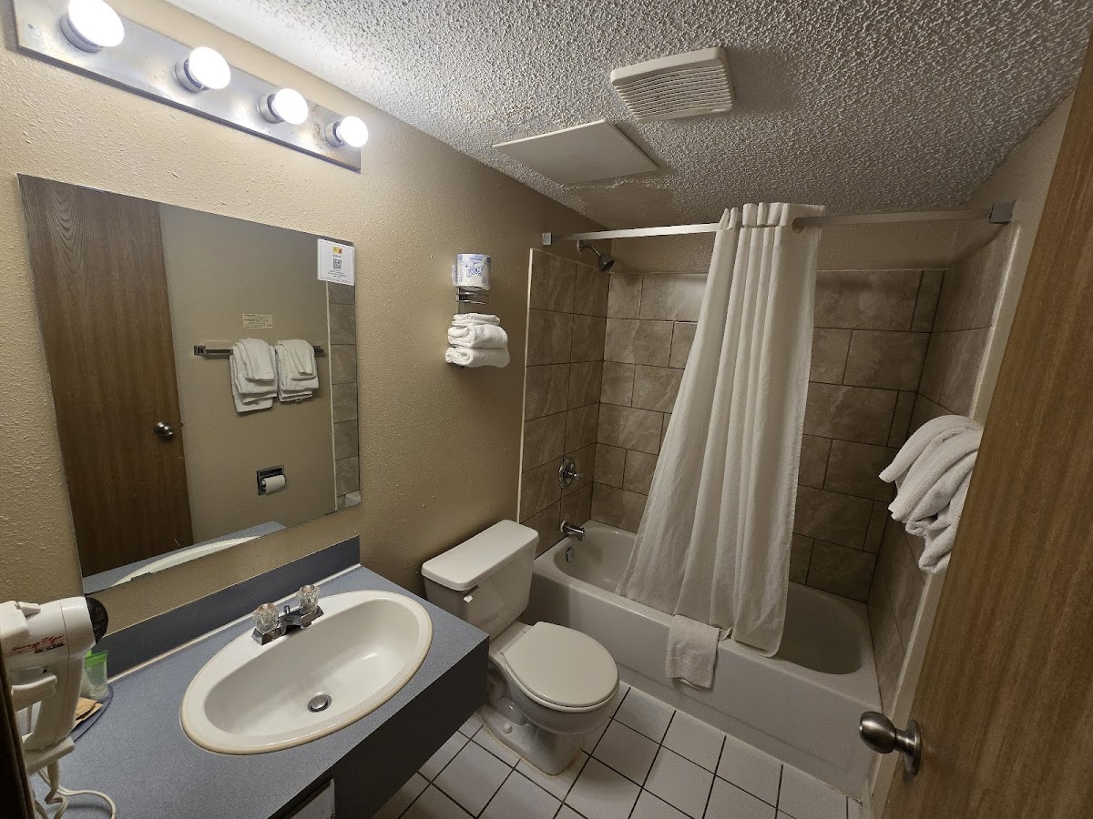 Super 8 by Wyndham Medicine Hat AB photo 3