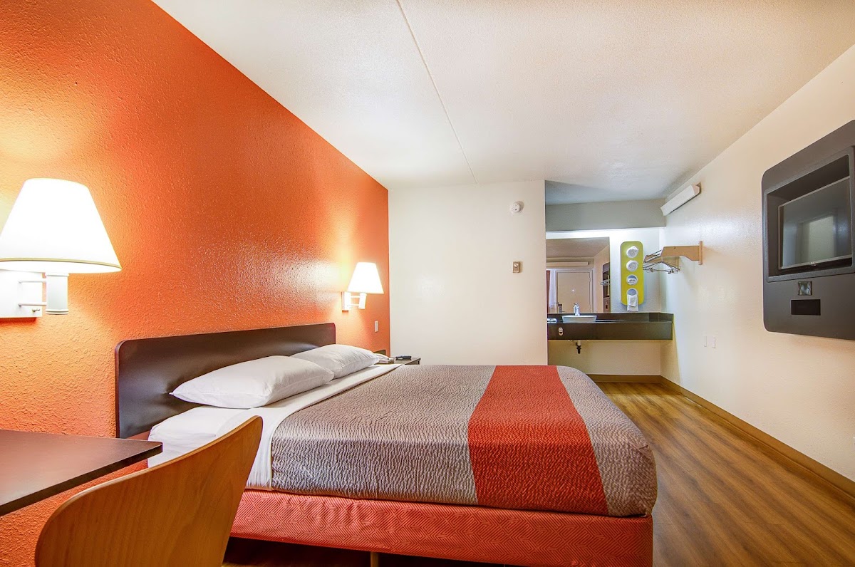 Motel 6 Springfield, MO - North photo 3