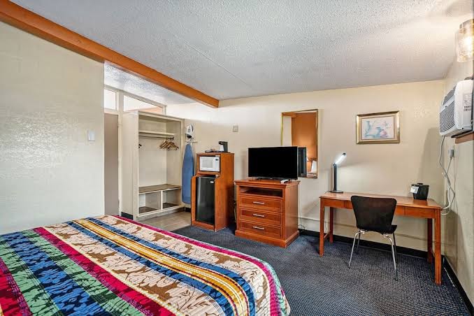 Great Lakes Inn & Suites South Haven photo 2