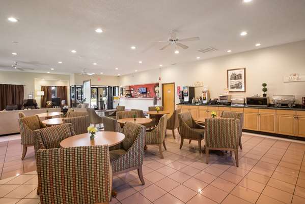 Econo Lodge Inn & Suites Hardeeville-I-95 photo 2