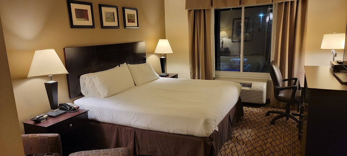 Holiday Inn Express & Suites Milford by IHG photo 2