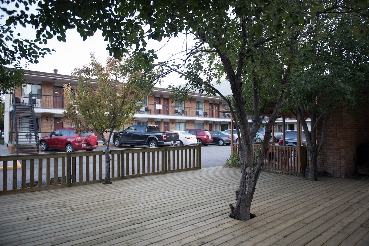 Radium Park Lodge photo 3