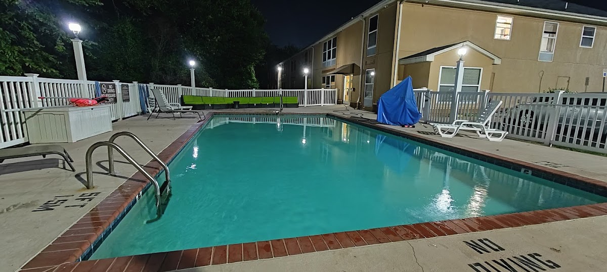 Quality Inn & Suites I-40 East photo 3