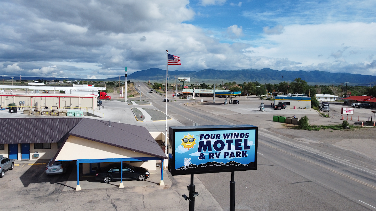 Four Winds Motel & RV Park