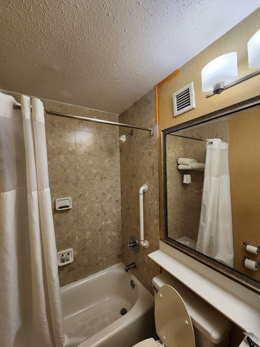 Clinton Inn Hotel & Event Center photo 3