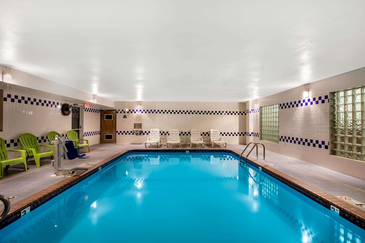 La Quinta Inn & Suites by Wyndham Emporia photo 3