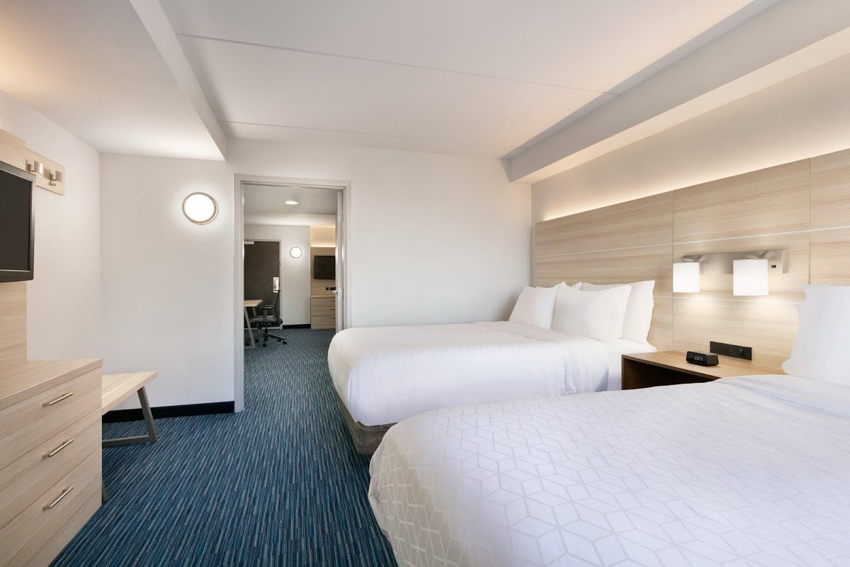 Holiday Inn Express & Suites Norfolk Airport by IHG photo 2