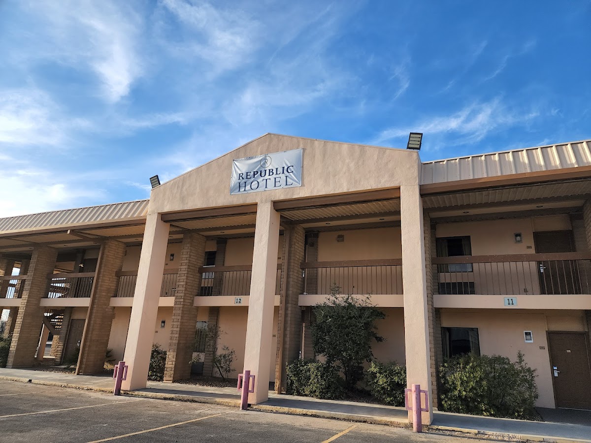 Super 8 by Wyndham Ozona photo 3