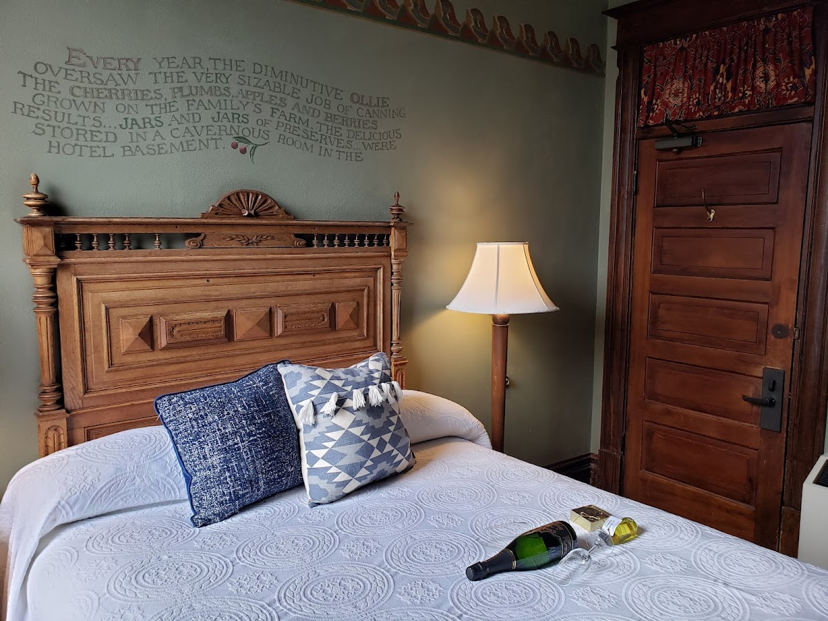McMenamins Hotel Oregon photo 2