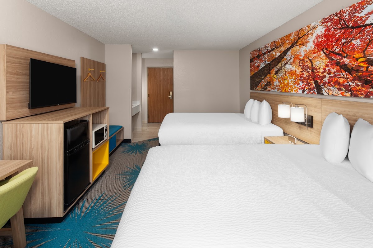 Days Inn by Wyndham Eagle River photo 2