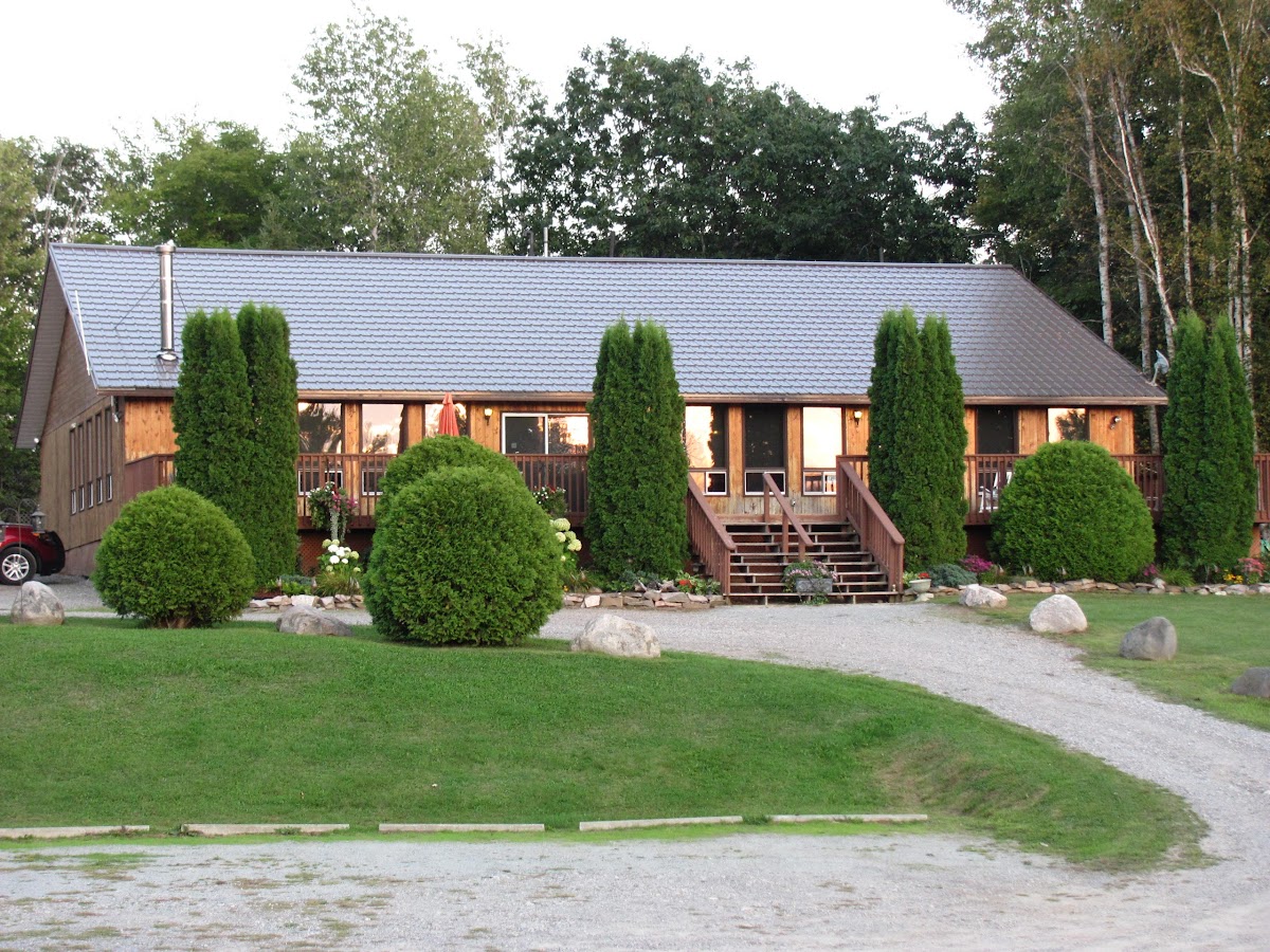 Waterfalls Lodge Inc. photo 2
