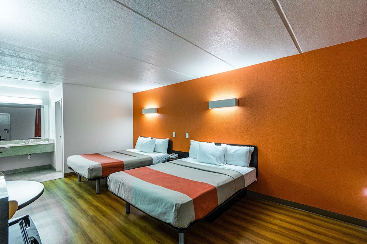 Motel 6 Cleveland, TX photo 2